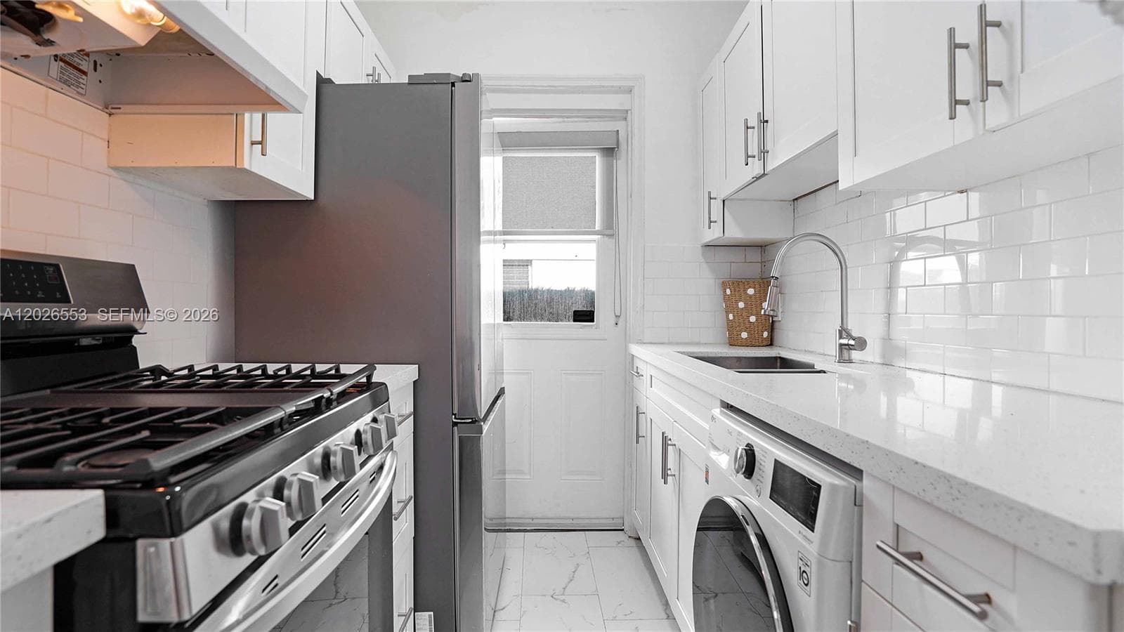 815 W 39, Miami Beach FL 33140 — 2