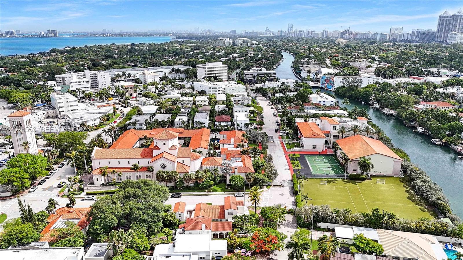 815 W 39, Miami Beach FL 33140 — 49