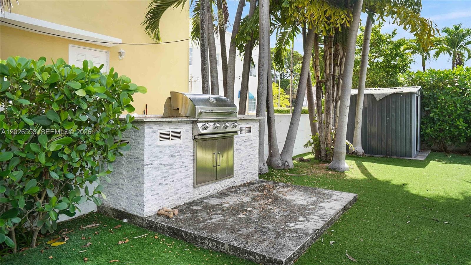 815 W 39, Miami Beach FL 33140 — 33