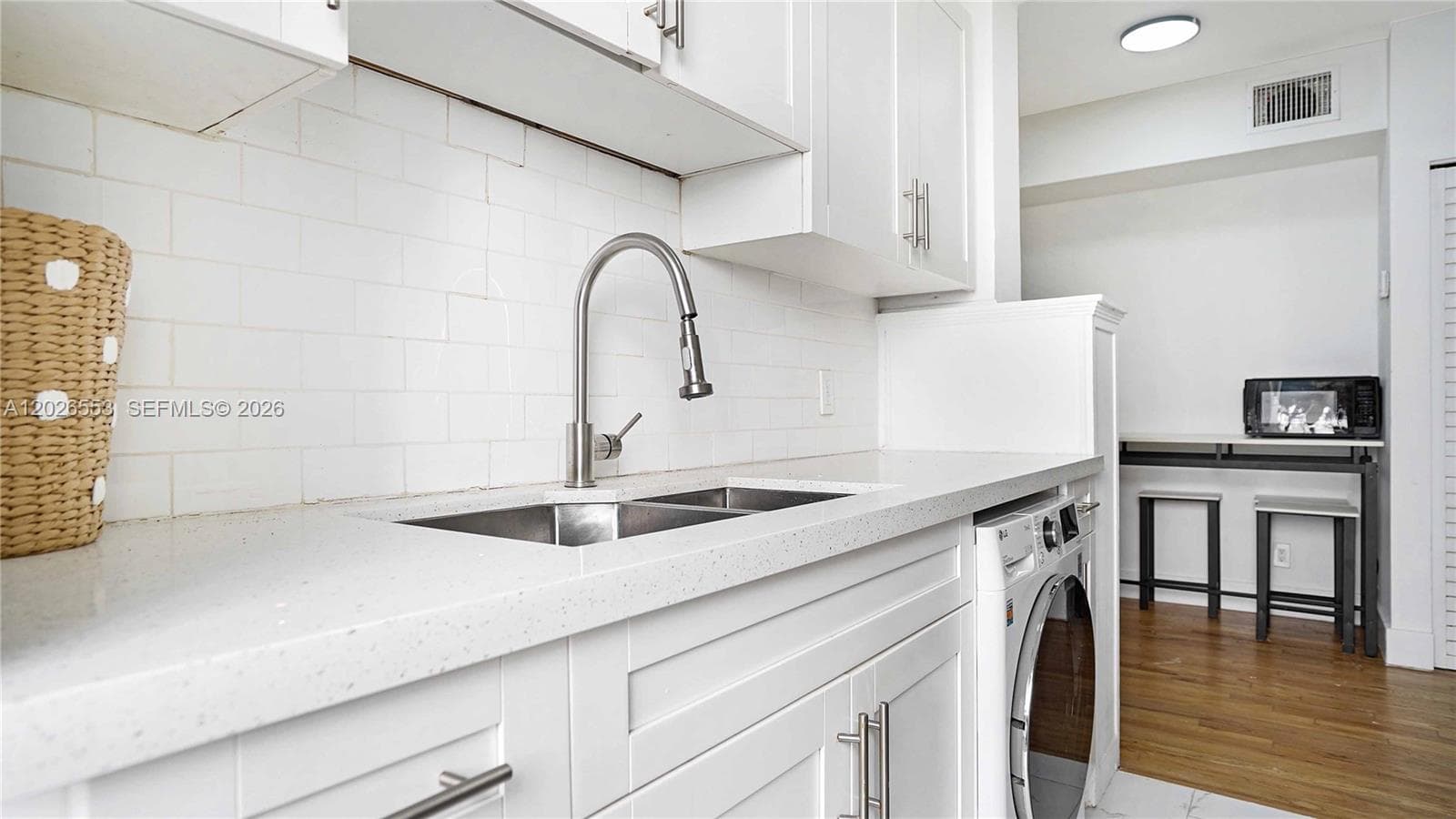 815 W 39, Miami Beach FL 33140 — 4
