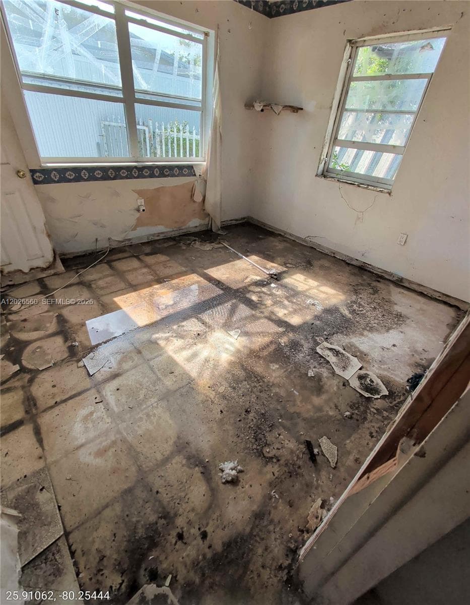 820 Curtiss Dr, Opa-Locka FL 33054 — 17