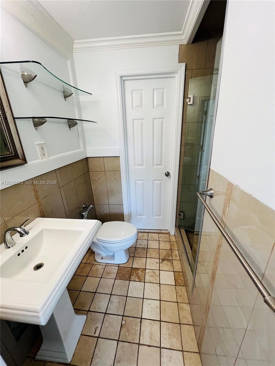 2033 Calais Dr # 5, Miami Beach FL 33141 — 24
