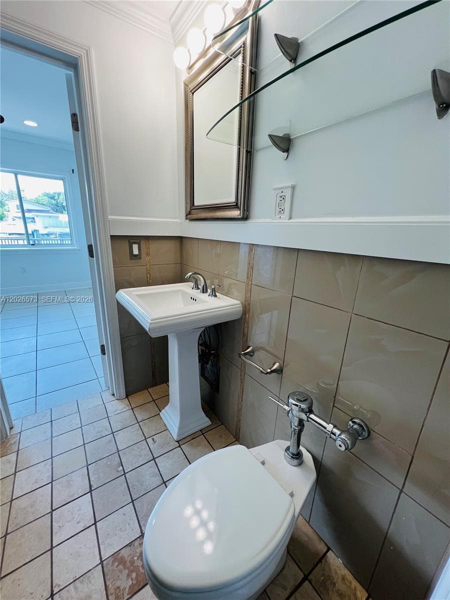 2033 Calais Dr # 5, Miami Beach FL 33141 — 25
