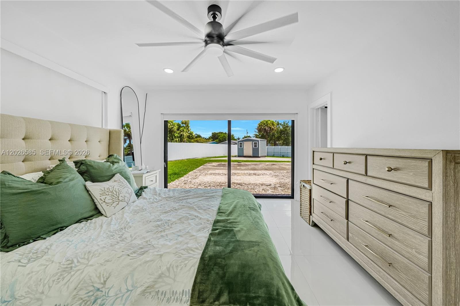 9265 Martinique Dr, Cutler Bay FL 33189 — 23