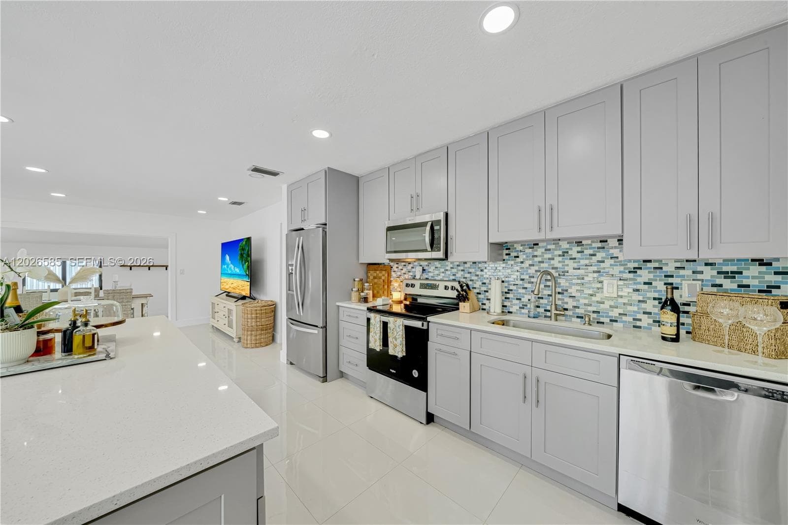 9265 Martinique Dr, Cutler Bay FL 33189 — 13