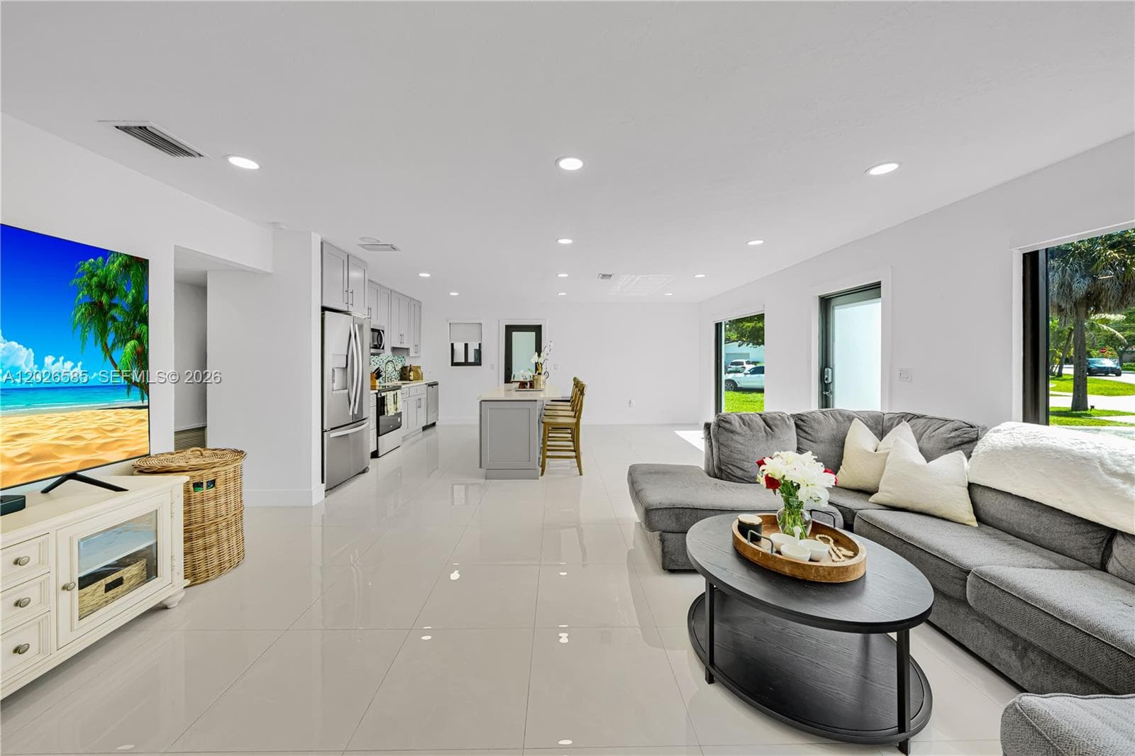 9265 Martinique Dr, Cutler Bay FL 33189 — 17