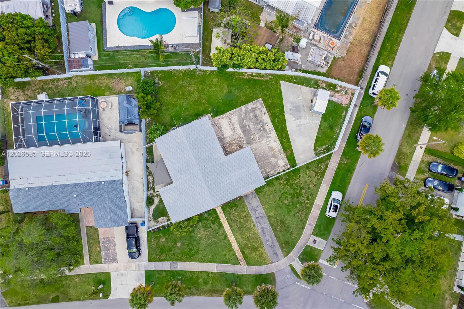 9265 Martinique Dr, Cutler Bay FL 33189 — 43