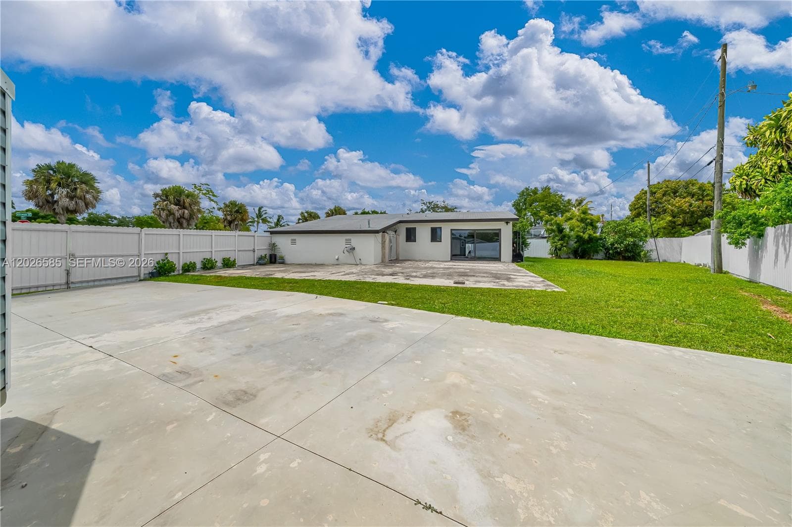 9265 Martinique Dr, Cutler Bay FL 33189 — 36