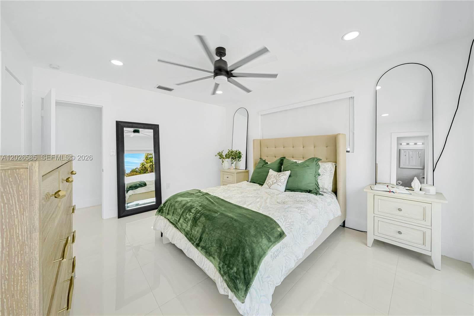 9265 Martinique Dr, Cutler Bay FL 33189 — 24