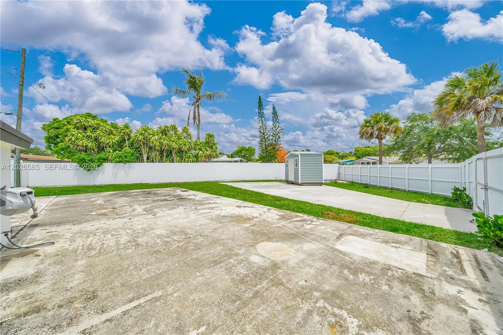 9265 Martinique Dr, Cutler Bay FL 33189 — 34