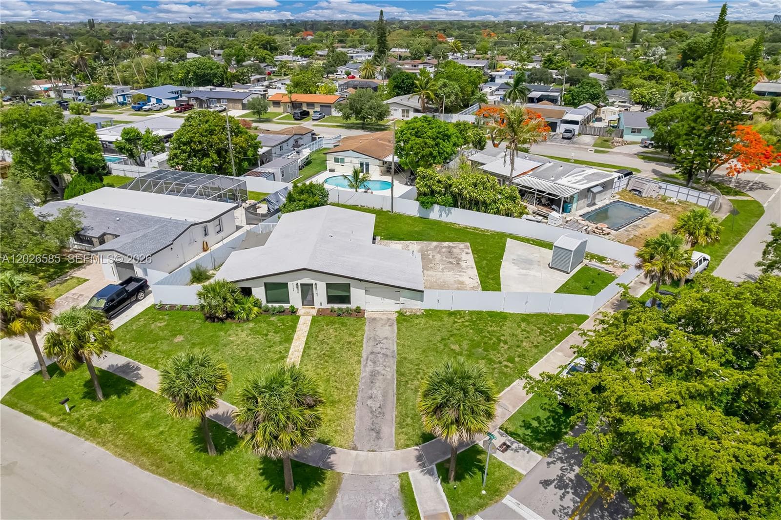 9265 Martinique Dr, Cutler Bay FL 33189 — 41