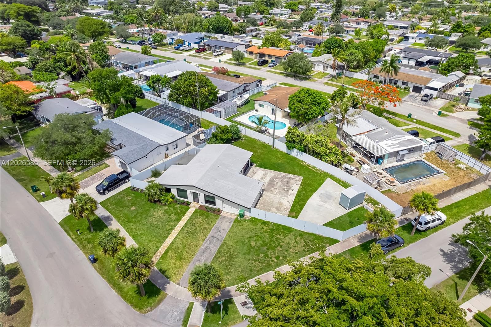 9265 Martinique Dr, Cutler Bay FL 33189 — 45