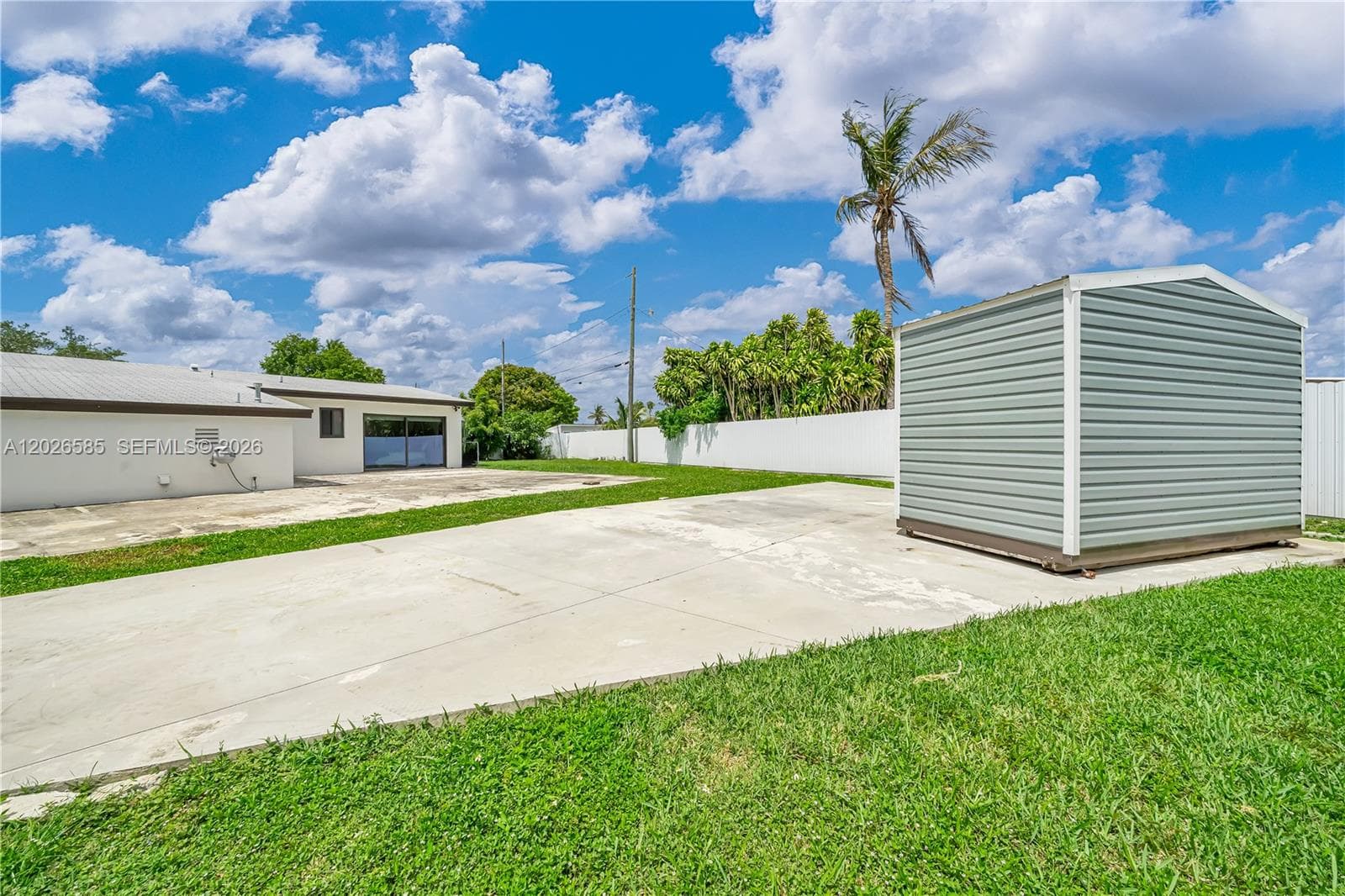 9265 Martinique Dr, Cutler Bay FL 33189 — 35