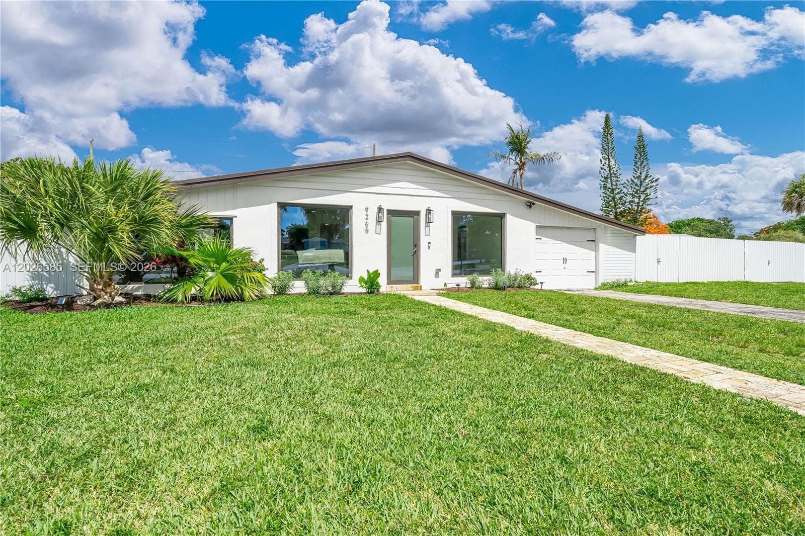 9265 Martinique Dr, Cutler Bay FL 33189 — 4