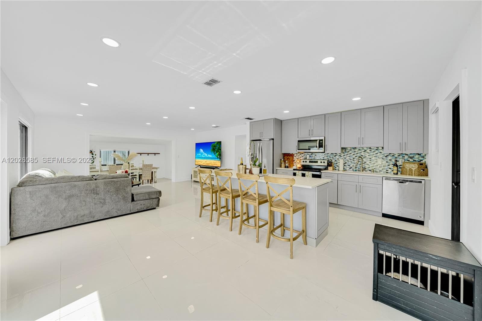 9265 Martinique Dr, Cutler Bay FL 33189 — 8