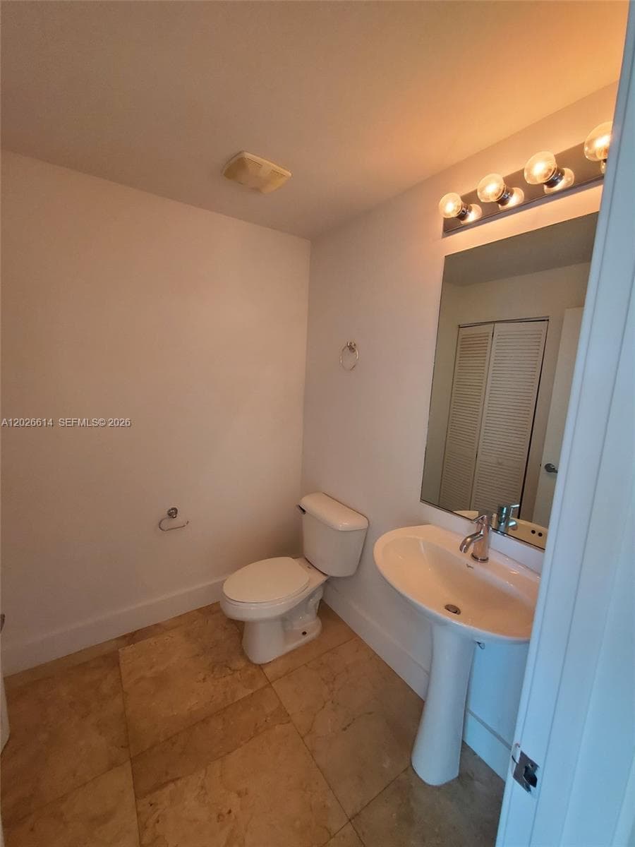 888 Biscayne Blvd # 311, Miami FL 33132 — 6