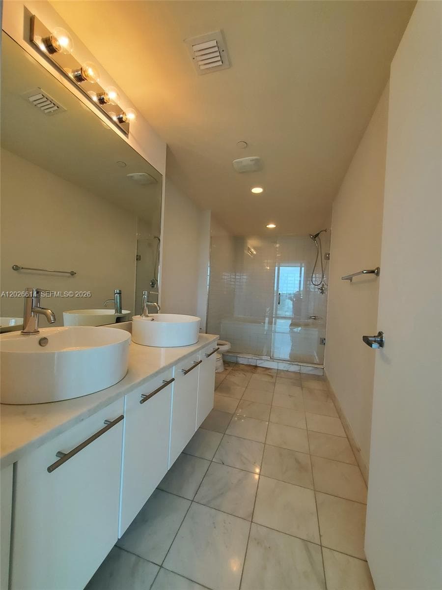 888 Biscayne Blvd # 311, Miami FL 33132 — 9