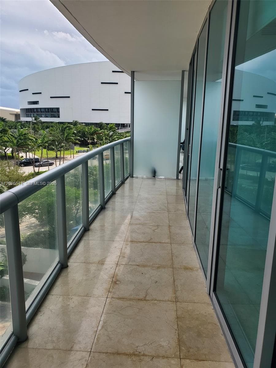 888 Biscayne Blvd # 311, Miami FL 33132 — 11