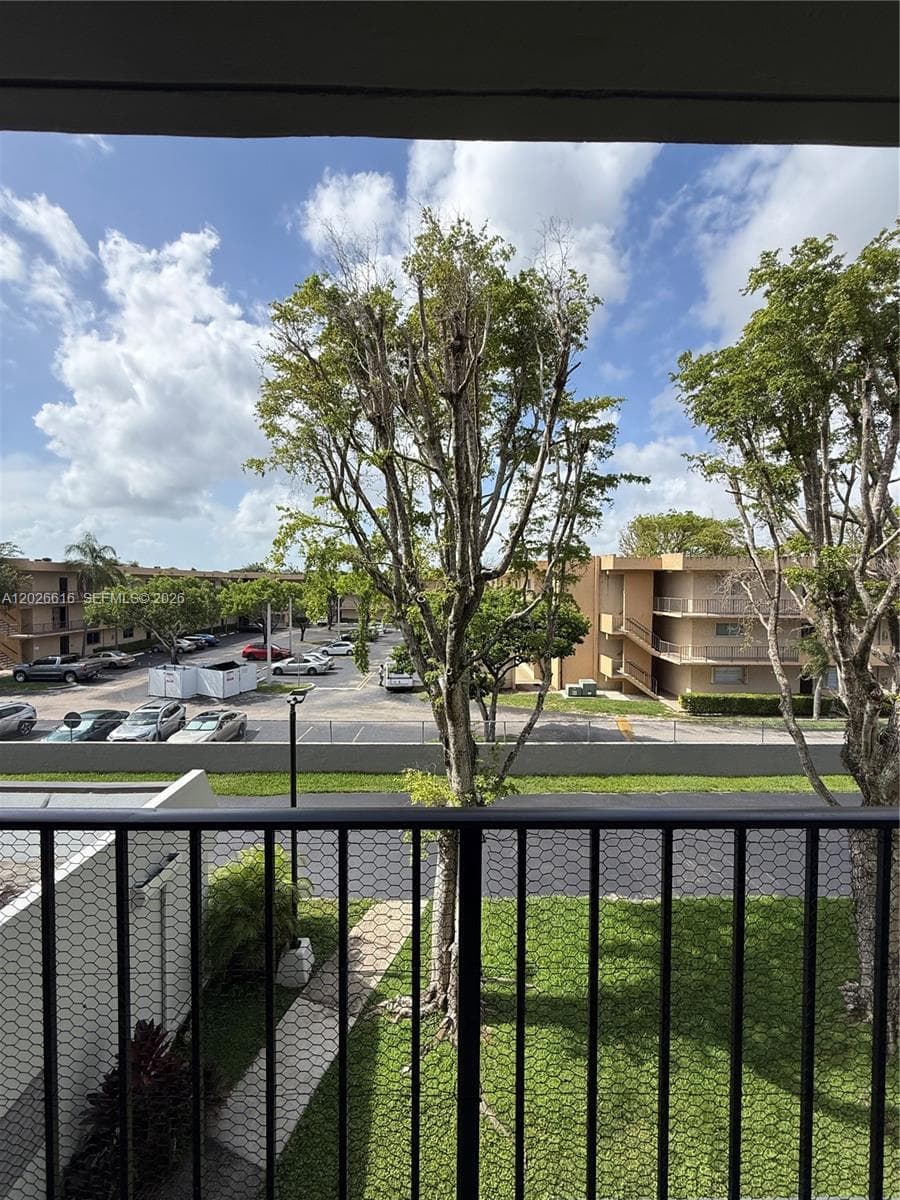 10431 N Kendall Dr # D306, Miami FL 33176 — 1