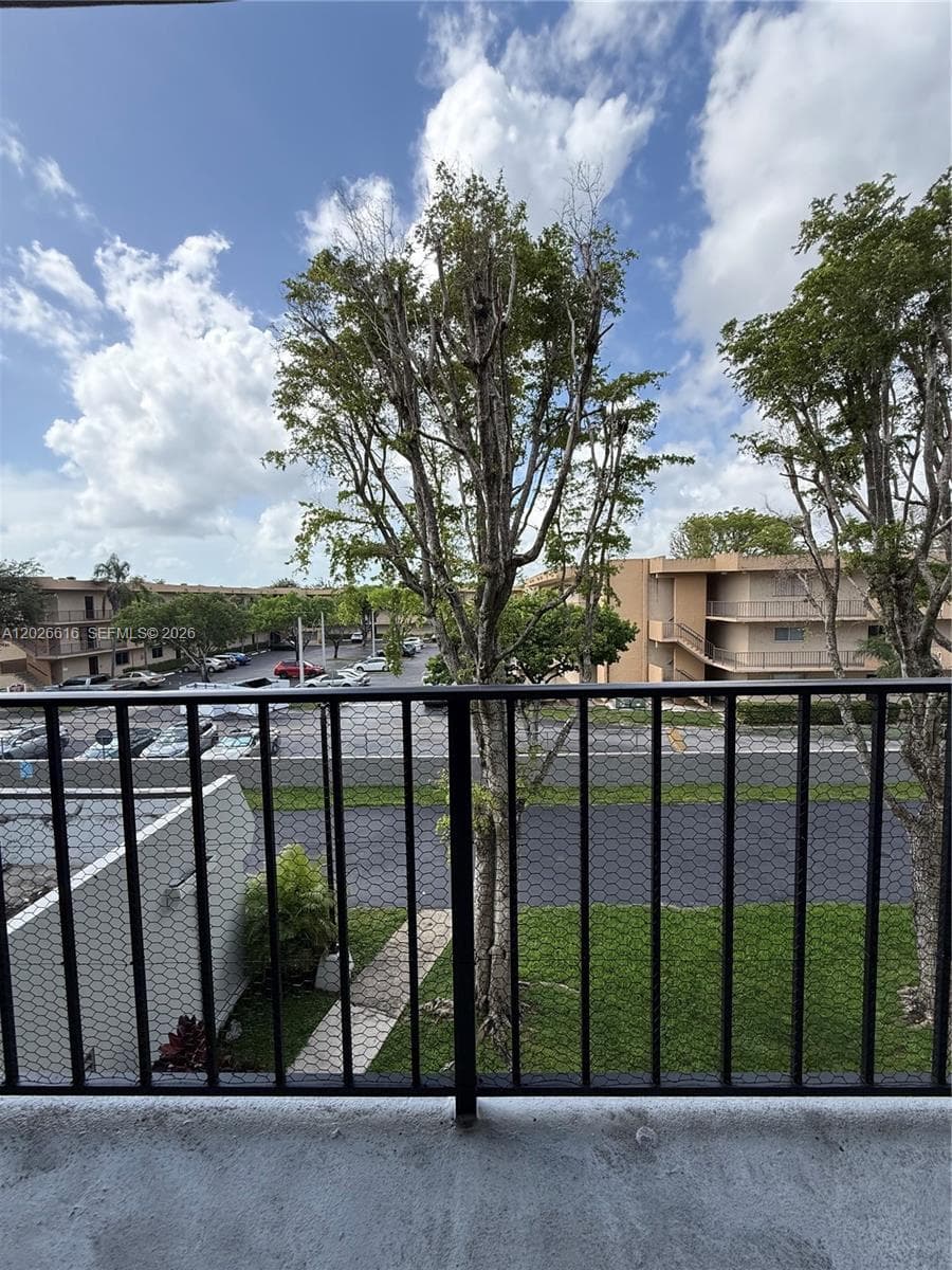 10431 N Kendall Dr # D306, Miami FL 33176 — 14