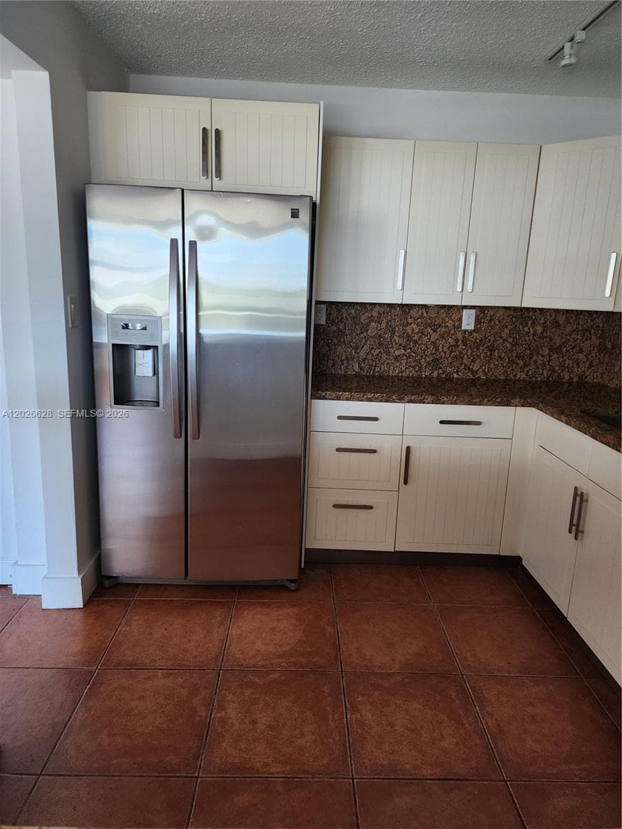 16558 NE 26th Ave # 4J, North Miami Beach FL 33160 — 5