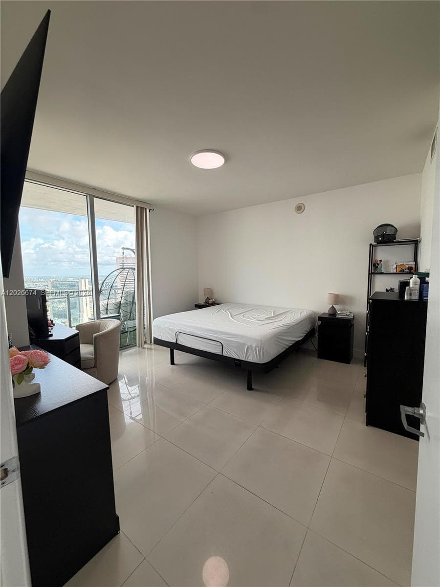 90 SW 3rd St # 4006, Miami FL 33130 — 6