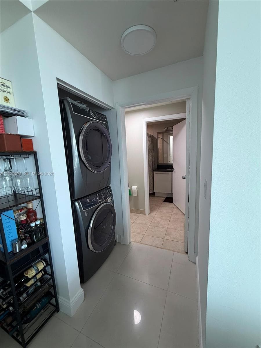 90 SW 3rd St # 4006, Miami FL 33130 — 16