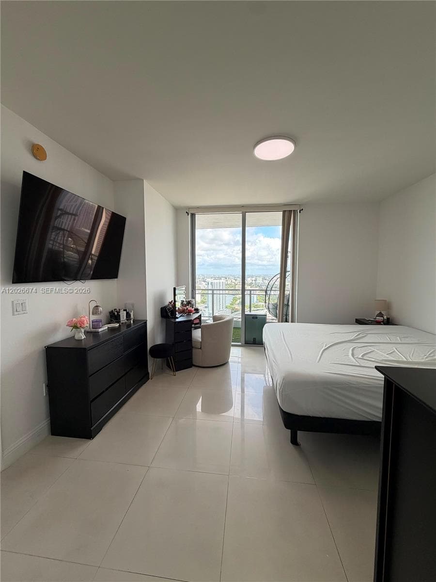 90 SW 3rd St # 4006, Miami FL 33130 — 7