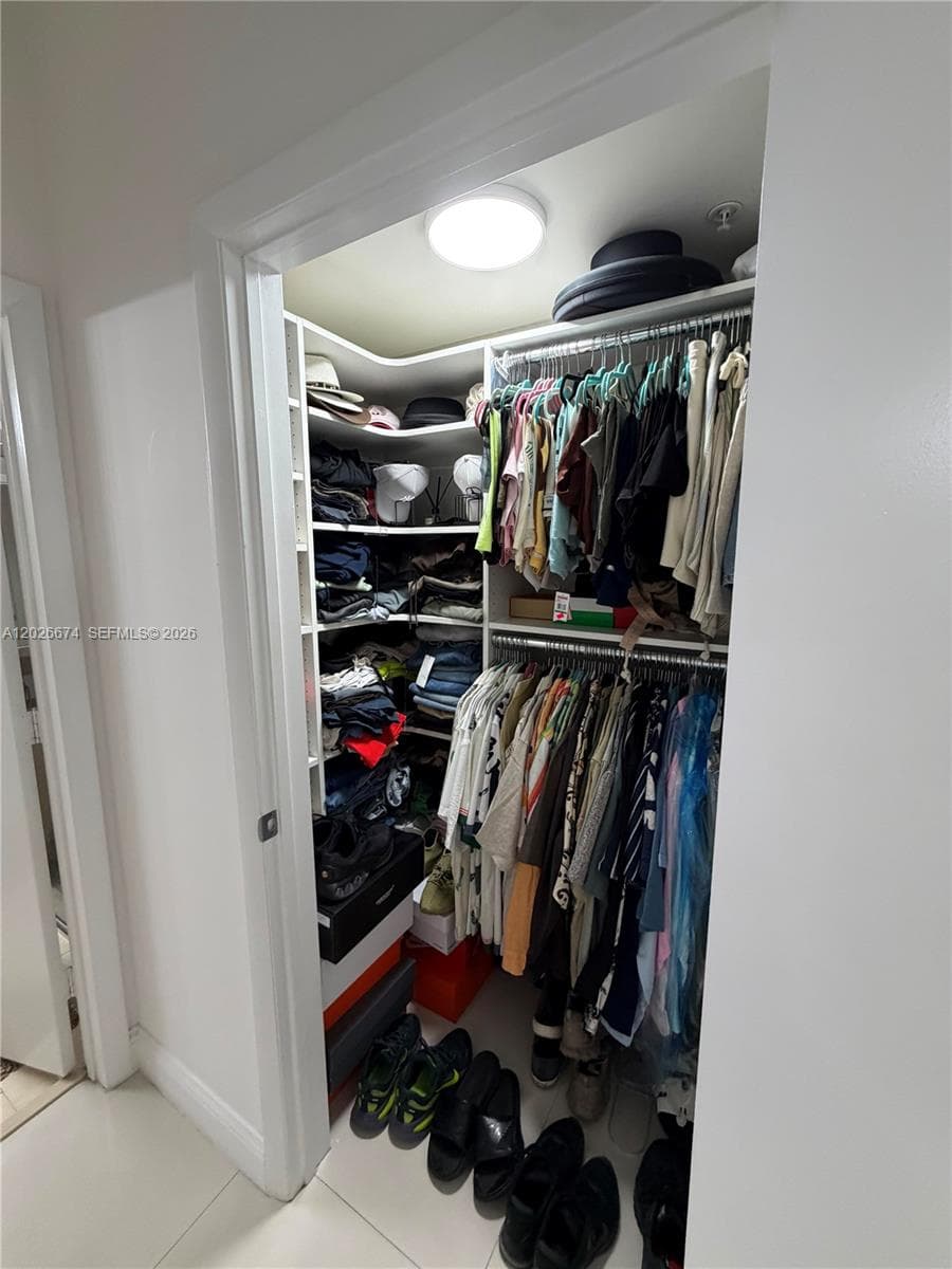 90 SW 3rd St # 4006, Miami FL 33130 — 15
