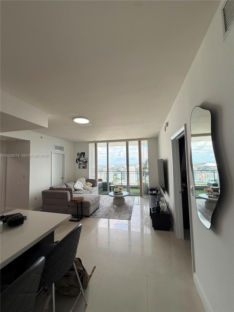 90 SW 3rd St # 4006, Miami FL 33130 — 4
