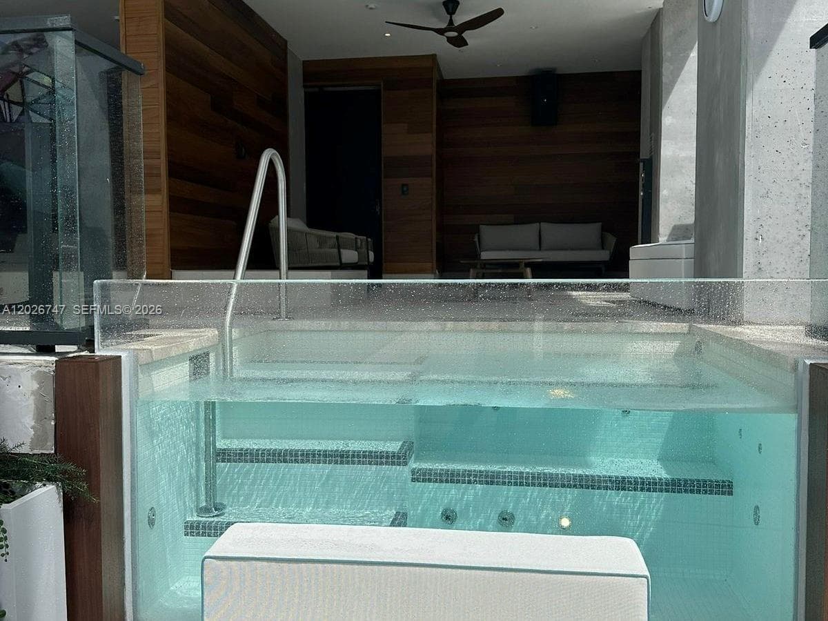 20 NE 11TH STREET # 3304, Miami FL 33132 — 16
