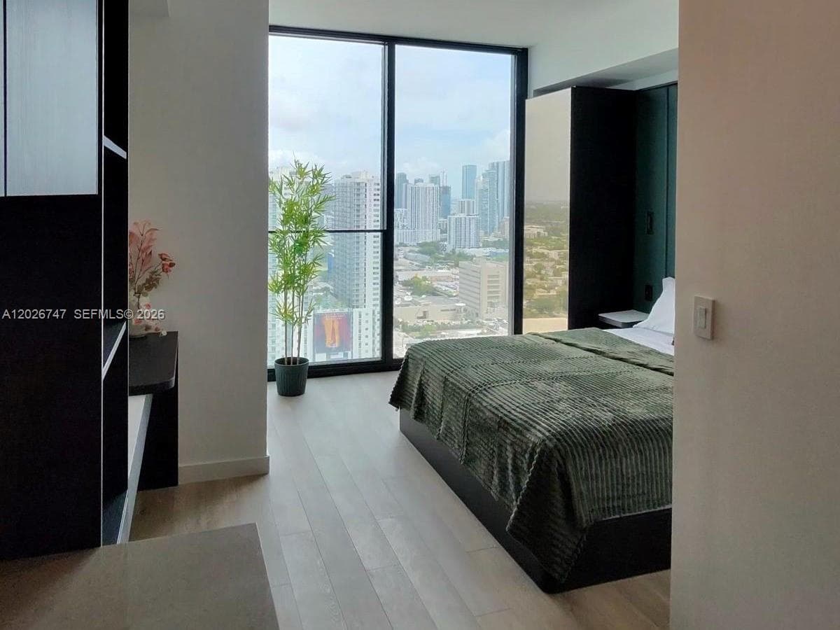 20 NE 11TH STREET # 3304, Miami FL 33132 — 5