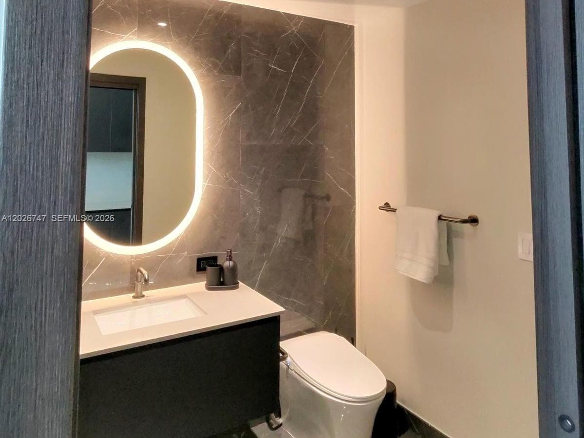 20 NE 11TH STREET # 3304, Miami FL 33132 — 11
