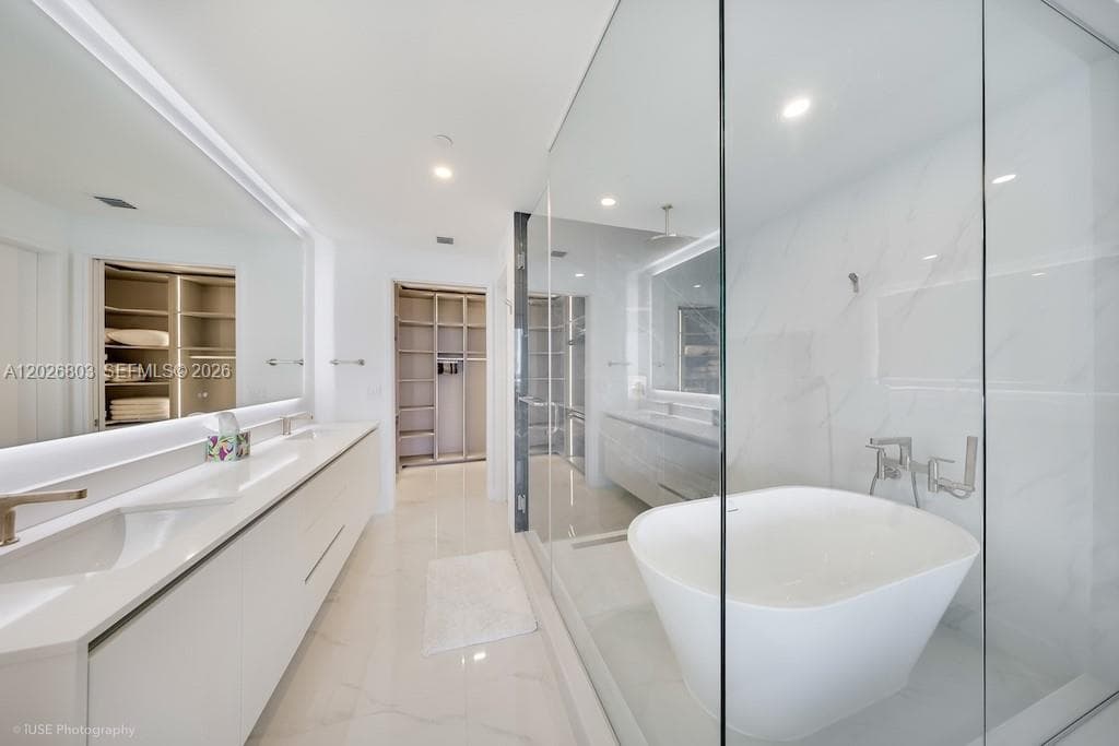 700 NE 24 St # 1403, Miami FL 33137 — 10