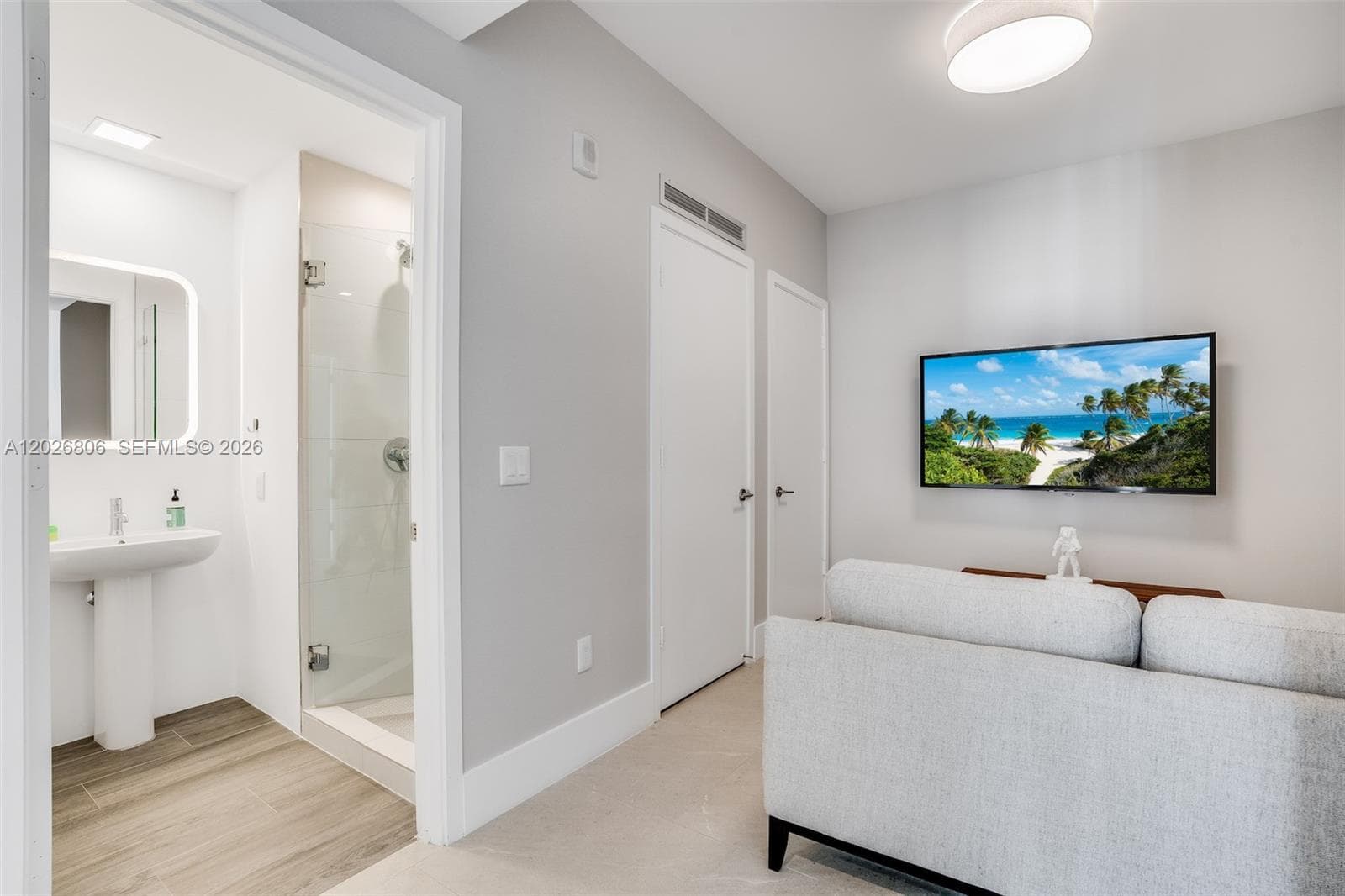2900 NE 7th Ave # 3702, Miami FL 33137 — 23
