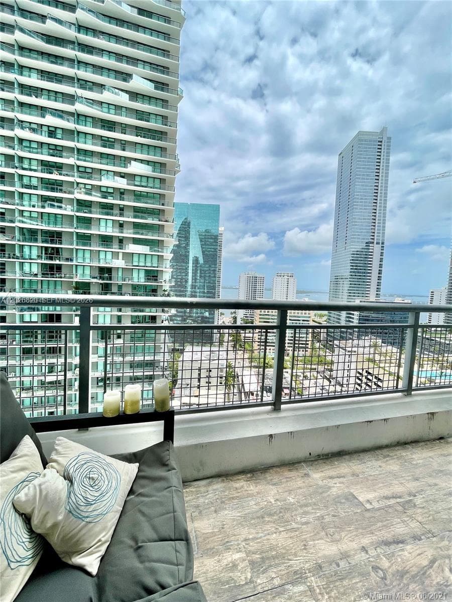 60 SW 13th St # 2002, Miami FL 33130 — 13
