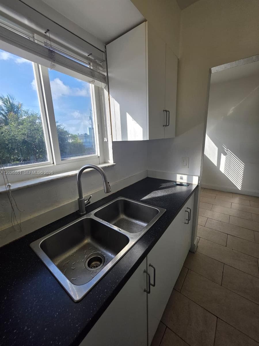 7155 Rue Notre Dame # 6, Miami Beach FL 33141 — 6
