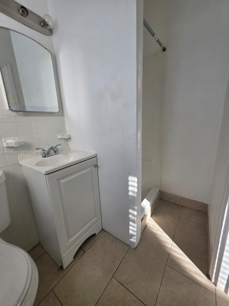 7155 Rue Notre Dame # 6, Miami Beach FL 33141 — 16
