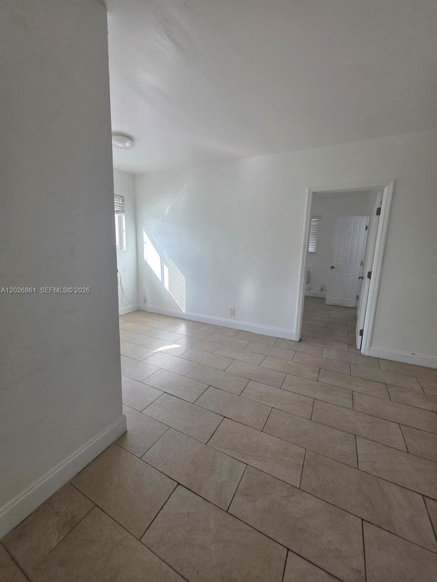 7155 Rue Notre Dame # 6, Miami Beach FL 33141 — 12