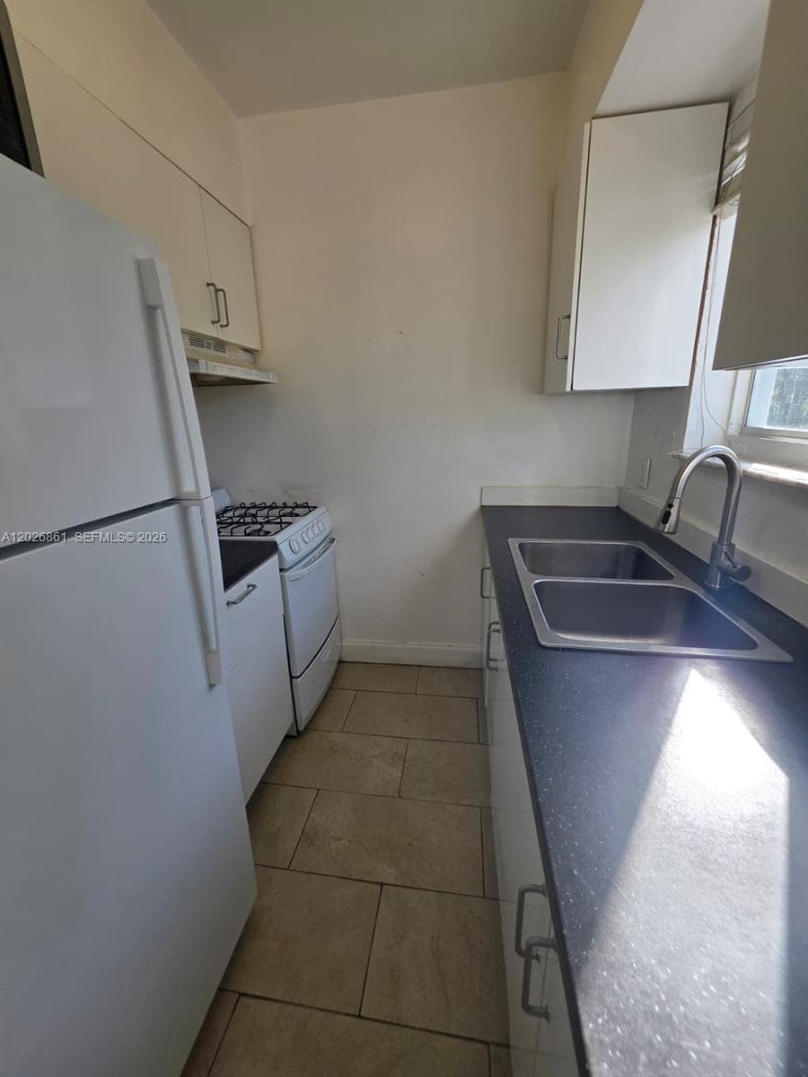 7155 Rue Notre Dame # 6, Miami Beach FL 33141 — 5