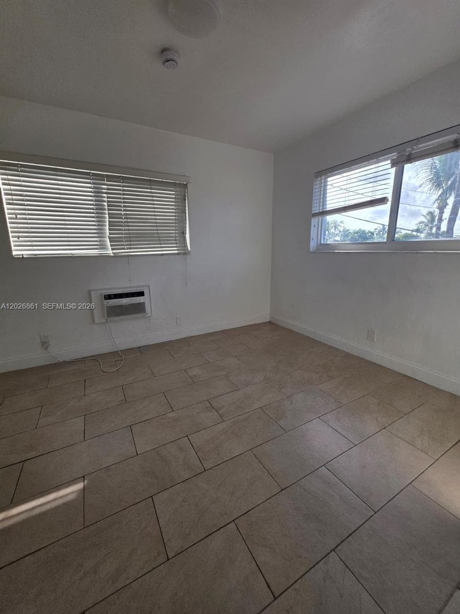 7155 Rue Notre Dame # 6, Miami Beach FL 33141 — 11