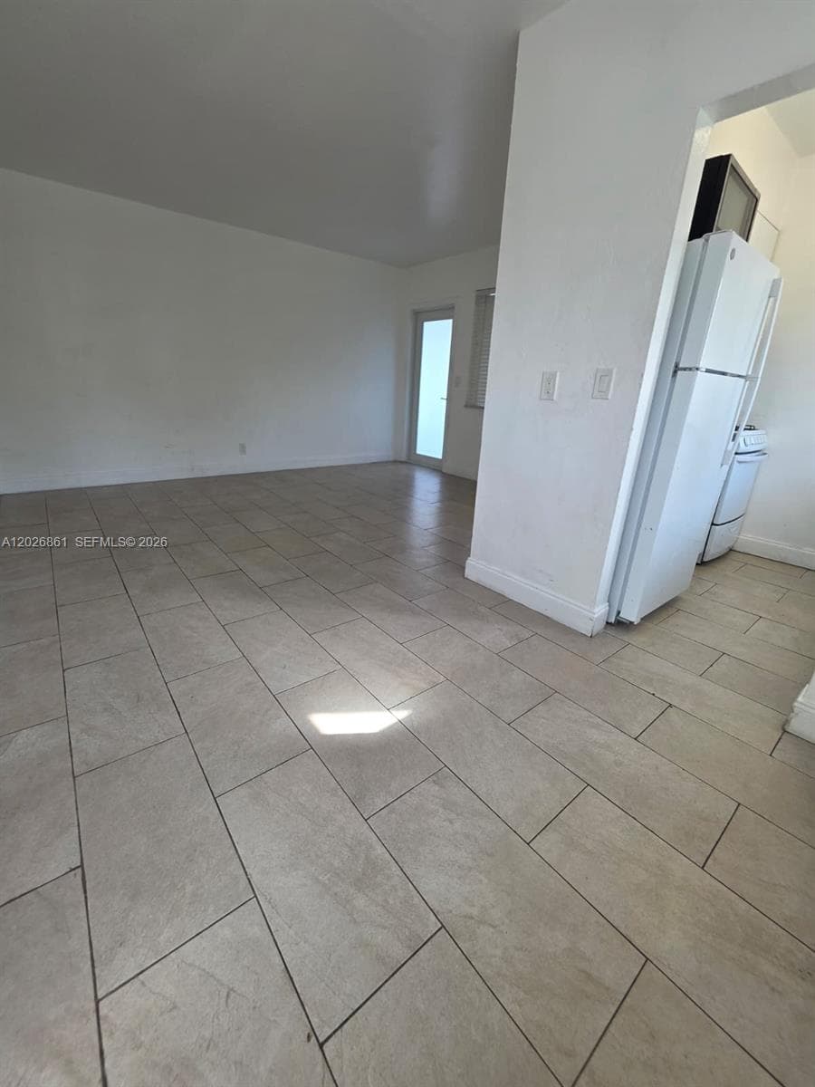7155 Rue Notre Dame # 6, Miami Beach FL 33141 — 8