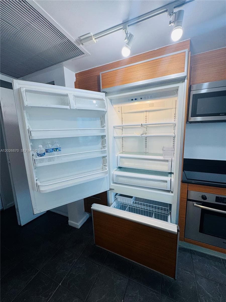 50 Biscayne Blvd # 3303, Miami FL 33132 — 23