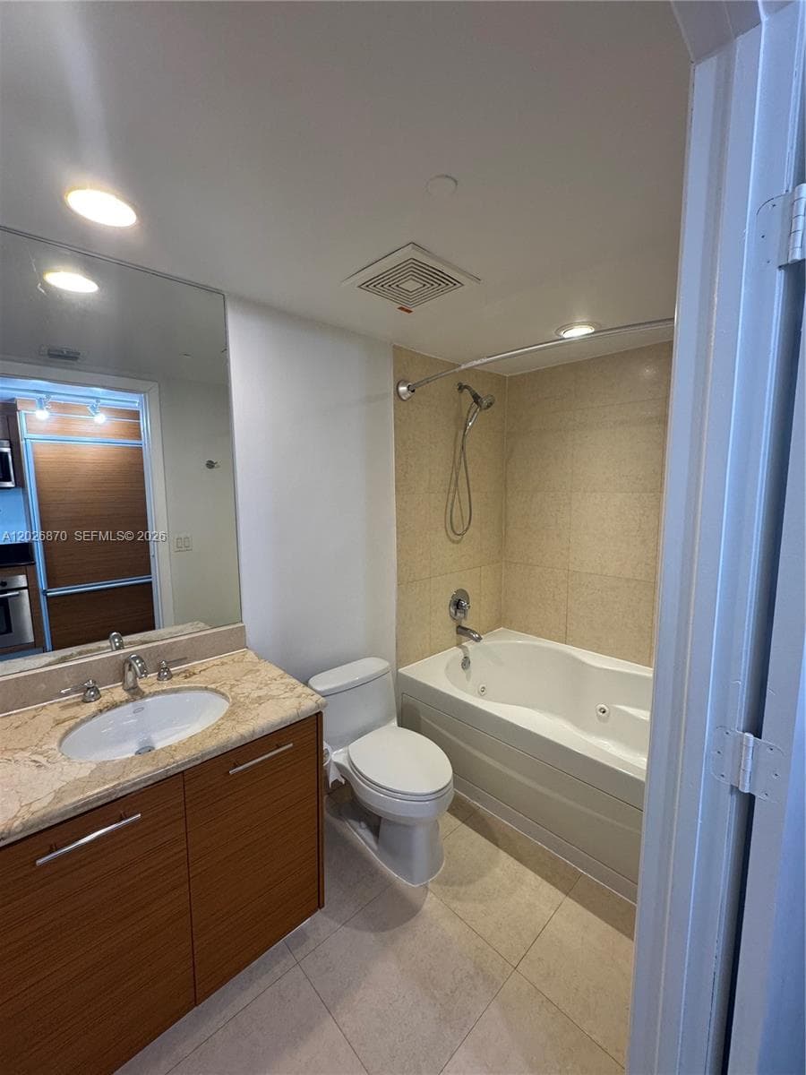 50 Biscayne Blvd # 3303, Miami FL 33132 — 27