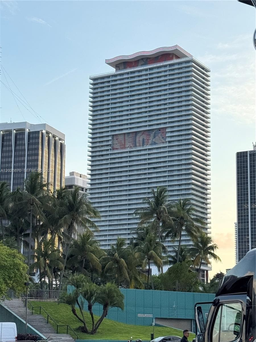 50 Biscayne Blvd # 3303, Miami FL 33132 — 43