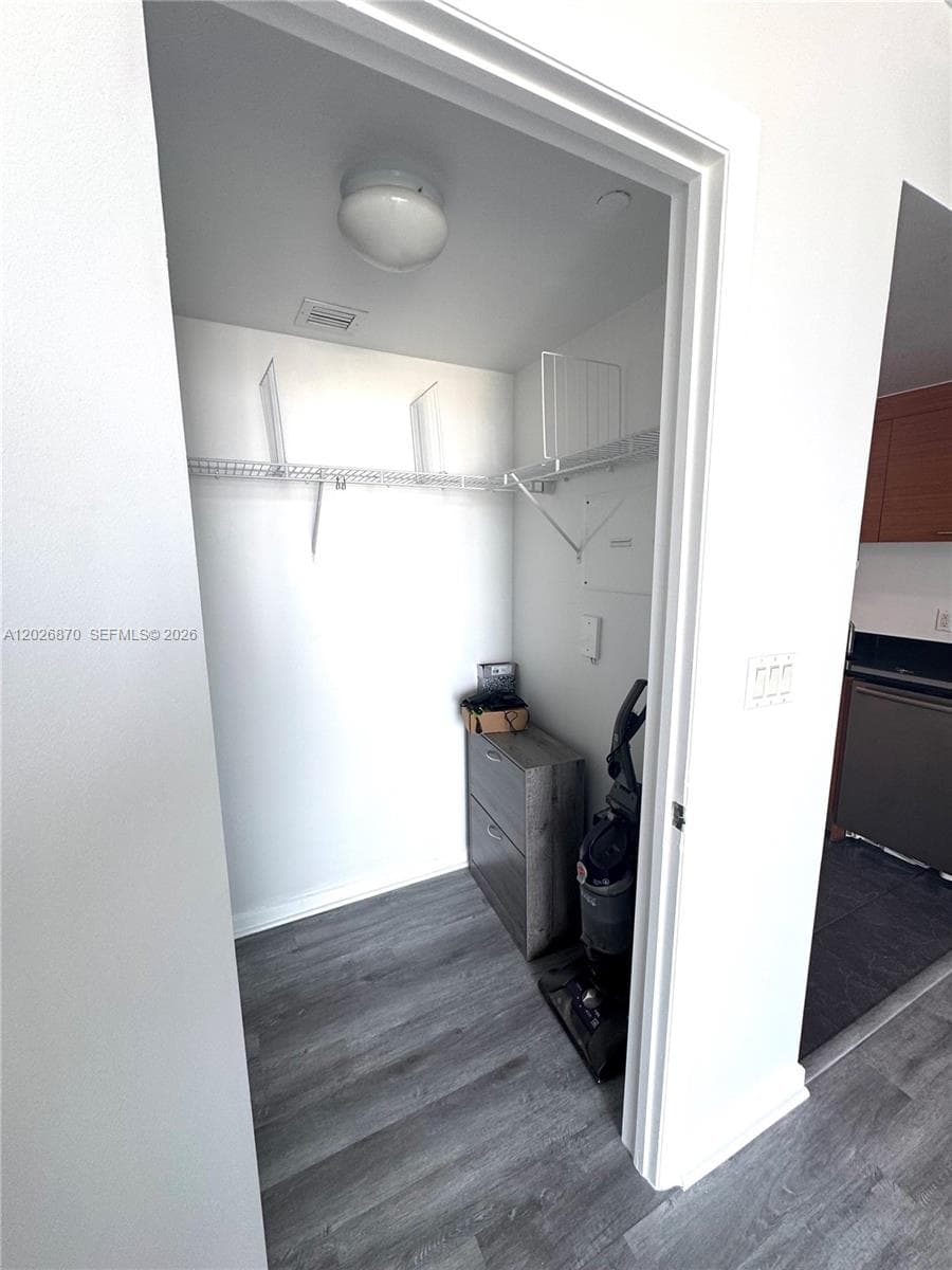50 Biscayne Blvd # 3303, Miami FL 33132 — 16