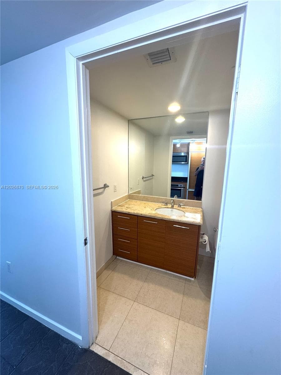 50 Biscayne Blvd # 3303, Miami FL 33132 — 12