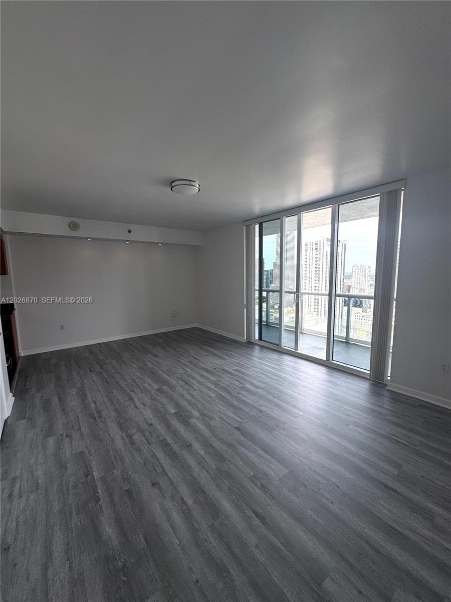 50 Biscayne Blvd # 3303, Miami FL 33132 — 32