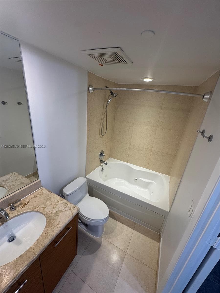 50 Biscayne Blvd # 3303, Miami FL 33132 — 30