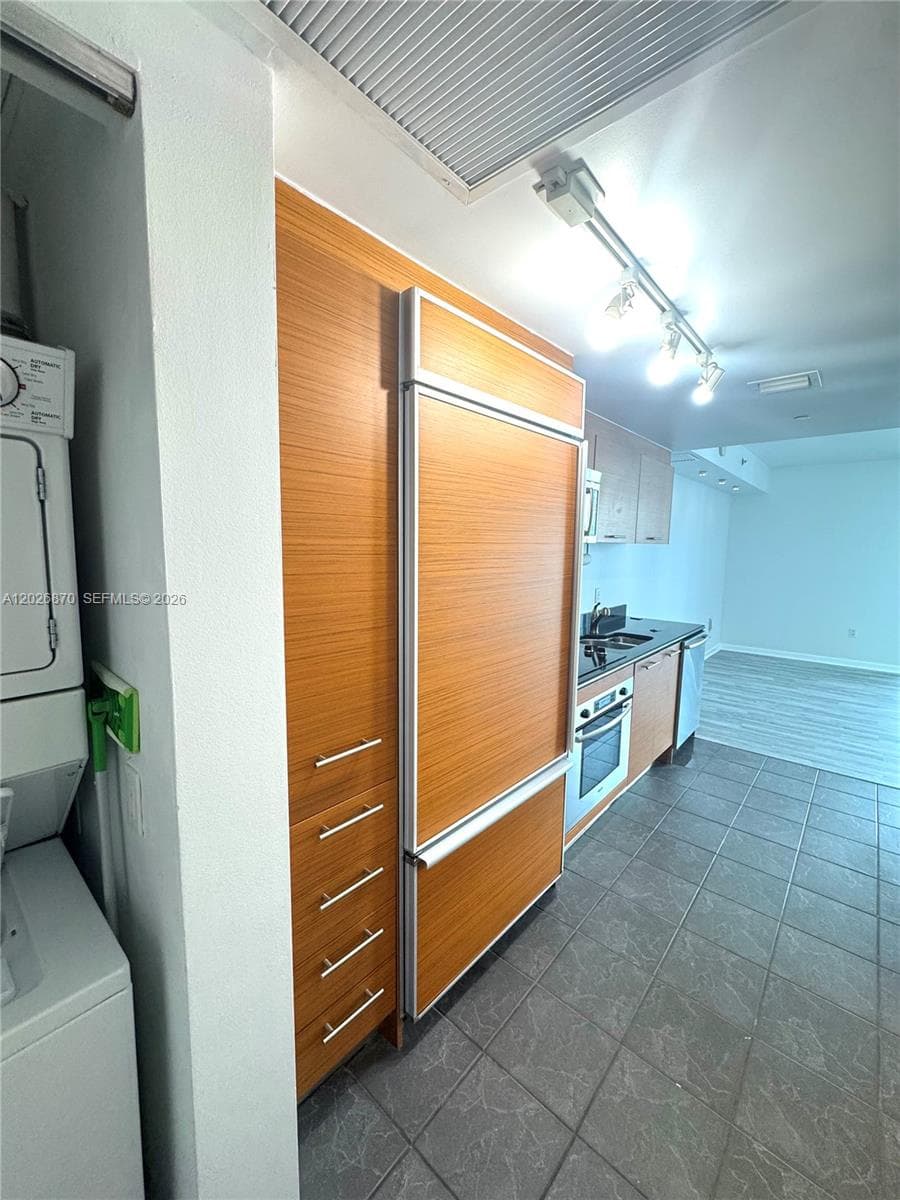 50 Biscayne Blvd # 3303, Miami FL 33132 — 10